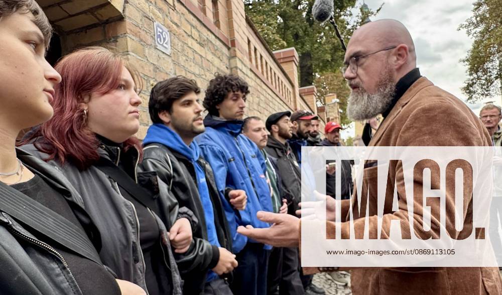 Halle Saale Halle (Saale) Halle Saale Sachsen-Anhalt Ansicht Stadtansicht Sachsen Anhalt Ansicht Dem Landtagvizepräsidenten Hans-Thomas Tillschneider ( AfD ) wird der Zutritt zur Synagoge versperrt Es ist der siebte Jahrestag: Am 9. Oktober 2019 versuchte ein Attentäter, am höchsten jüdischen Feiertag Jom Kippur die hallesche Synagoge anzugreifen, und tötete zwei Menschen. Eine Menschenkette der Organisiert wurde sie von der Jüdischen Studierendenunion Deutschland verwehrte Tillschneider den Zugang �