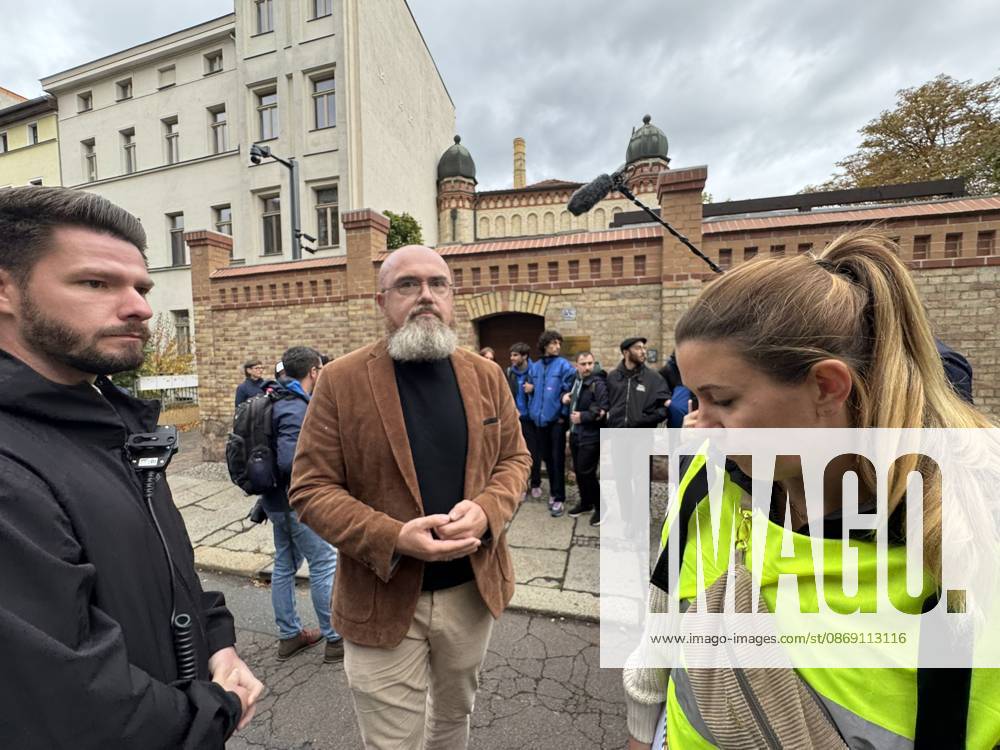 Halle Saale Halle (Saale) Halle Saale Sachsen-Anhalt Ansicht Stadtansicht Sachsen Anhalt Ansicht Dem Landtagvizepräsidenten Hans-Thomas Tillschneider ( AfD ) wird der Zutritt zur Synagoge versperrt Es ist der siebte Jahrestag: Am 9. Oktober 2019 versuchte ein Attentäter, am höchsten jüdischen Feiertag Jom Kippur die hallesche Synagoge anzugreifen, und tötete zwei Menschen. Eine Menschenkette der Organisiert wurde sie von der Jüdischen Studierendenunion Deutschland verwehrte Tillschneider den Zugang �