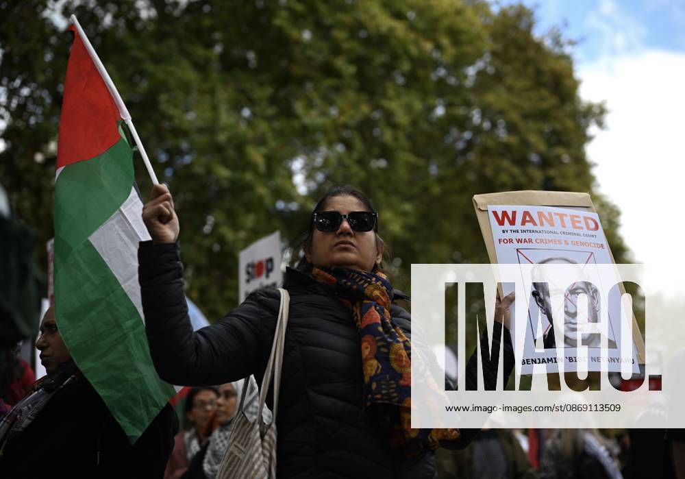 Pro-Palestine protest in London LONDON, UNITED KINGDOM - OCTOBER 10: People attend a pro-Palestine protest demanding to halt arms sales and impose sanctions to Israel, in London, United Kingdom on October 10, 2026. Rasid Necati Aslim Anadolu London United Kingdom. Editorial use only. Please get in touch for any other usage.