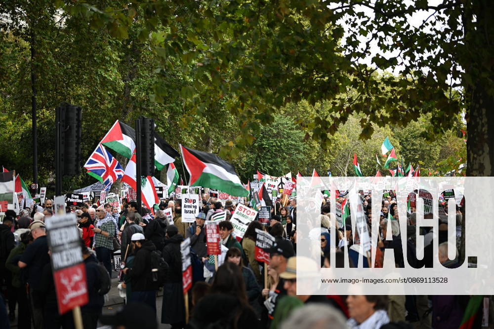 Pro-Palestine protest in London LONDON, UNITED KINGDOM - OCTOBER 10: People attend a pro-Palestine protest demanding to halt arms sales and impose sanctions to Israel, in London, United Kingdom on October 10, 2026. Rasid Necati Aslim Anadolu London United Kingdom. Editorial use only. Please get in touch for any other usage.