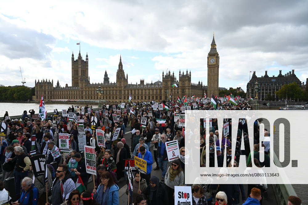 Pro-Palestine protest in London LONDON, UNITED KINGDOM - OCTOBER 10: People attend a pro-Palestine protest demanding to halt arms sales and impose sanctions to Israel, in London, United Kingdom on October 10, 2026. Rasid Necati Aslim Anadolu Greater London United Kingdom. Editorial use only. Please get in touch for any other usage.
