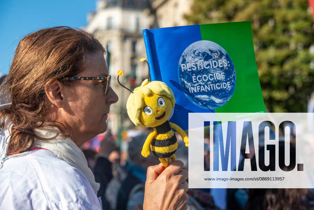 Environmental Activists Protest EU Pesticide Regulation - Paris Environmental organizations including Greenpeace, Cancer Colere, Collectif de soutien aux victimes des pesticides, Confédération paysanne, Avenir Sante Environnement and Medecins du Monde gather at Place de l Europe in Paris, France on October 10, 2026, to oppose the EU s proposed Omnibus X regulation that would extend pesticide approval durations, with activists warning the text would increase exposure to hazardous substances for humans, ecosystems, food and territories. Photo by ABACAPRESS.COM