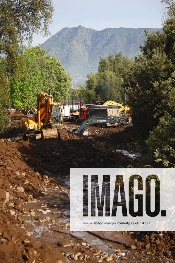 Santiago, October 10, 2026: Roadwork is underway following the flash flood that affected the Las Condes district. Dragomir Yankovic, Aton Chile, Santiago, Chile. Aton 1198291