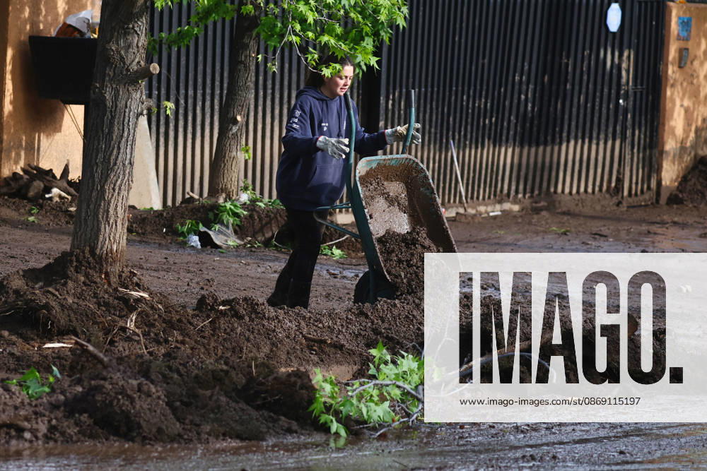 Santiago, October 10, 2026: Roadwork is underway following the flash flood that affected the Las Condes district. Dragomir Yankovic, Aton Chile, Santiago, Chile. Aton 1198328