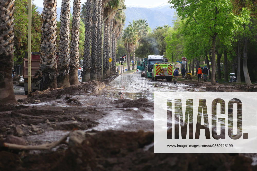 Santiago, October 10, 2026: Roadwork is underway following the flash flood that affected the Las Condes district. Dragomir Yankovic, Aton Chile, Santiago, Chile. Aton 1198329