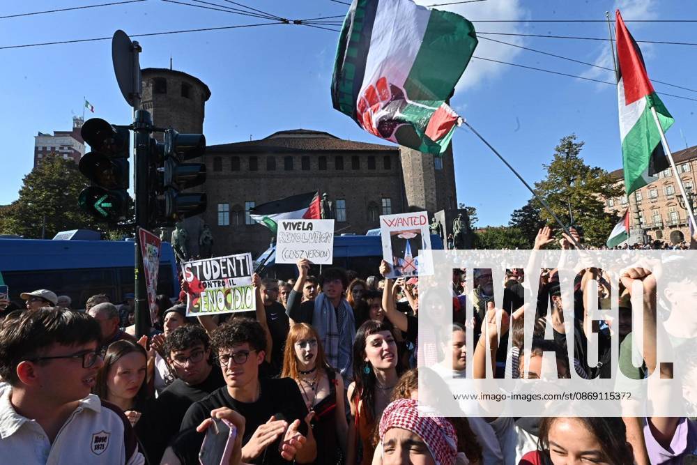 People participate in a protest organized by the Pro-Palestinian Movement for Palestine in Turin, Italy, 10 October 2026. ANSA ALESSANDRO DI MARCO Torino - ZUMAa110 20261010_zaf_a110_008
