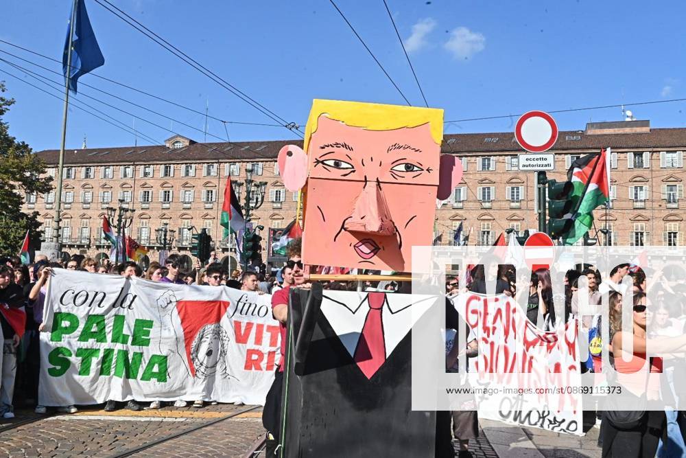 People participate in a protest organized by the Pro-Palestinian Movement for Palestine in Turin, Italy, 10 October 2026. ANSA ALESSANDRO DI MARCO Torino - ZUMAa110 20261010_zaf_a110_009