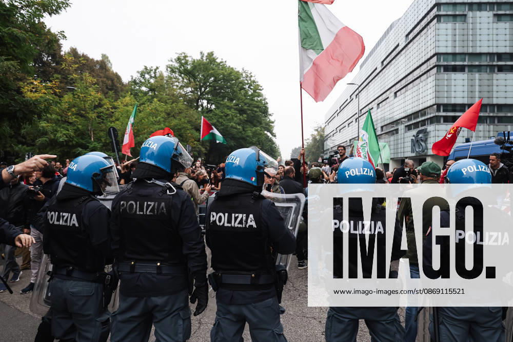 IPA89501861 - Milan: A rally organized by the Lega under the slogan A Safer Milan, Stop the Social Centers against the Lambretta Social Center on Via Rizzoli. In the photo: Protests during the demonstration