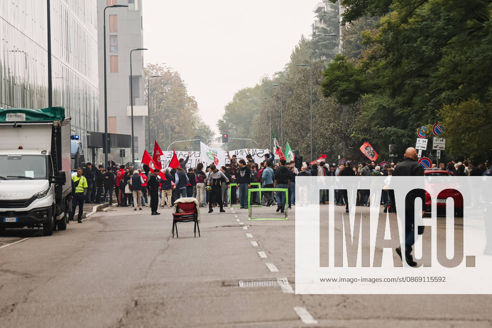 IPA89501935 - Milan: The Leagues protest, A Safer Milan, Stop the Social Centers, against the Lambretta Social Center on Via Rizzoli. In the photo: A view of the Lambretta Social Center and Spazio Mutuo Soccorso