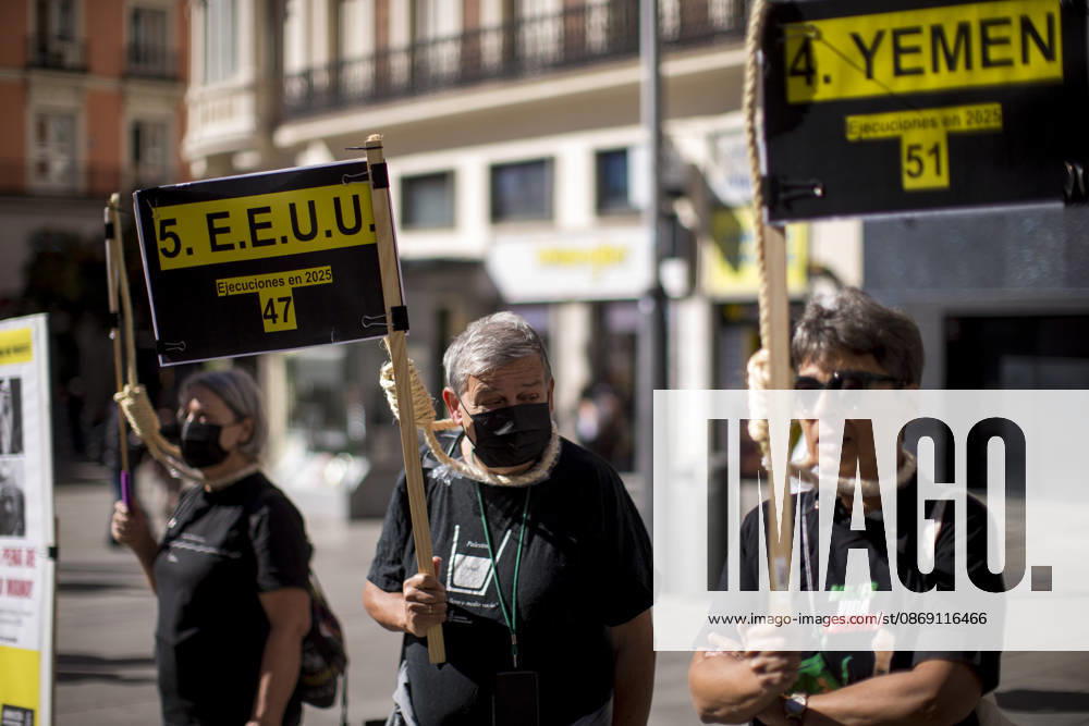 Protest in Madrid on the Day Against the Death Penalty - 10 Oct 2026 Protesters hold placards and wear nooses around their necks, during a rally against the death penalty in Callao Square in central Madrid. World Day Against the Death Penalty has been observed every October 10th since 2003. Madrid Spain