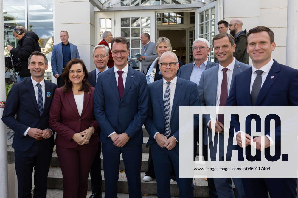 Festakt zu 150 Jahren Adenauer und 80 Jahren CDU Bad Honnef - 10.10.26 Jonathan GRUNWALD (MdL, CDU), Generalsekretärin der CDU Deutschlands Franziska HOPPERMANN (CDU), MdB, Norbert RÖTTGEN (MdB, CDU), NRW Ministerpräsident Hendrik WÜST (CDU), Susanne LANGGUTH (stellv. Vorsitzende CDU Bad Honnef), Oliver Krauß, Landrat Rhein-Sieg-Kreis Sebastian SCHUSTER (CDU), Björn FRANKEN (MdL, CDU), Bürgermeister der Stadt Bad Honnef Philipp HERZOG (CDU) - Festakt zu 150 Jahren Konrad Adenauer und 80 Jahren CDU Bad Honnef im Kursaal in Bad Honnef. Adenauer, der erste Bundeskanzler, wurde am 5. Januar 1876 geboren und lebte in Rhöndorf. Die CDU Bad Honnef feierte ihr 80-jähriges Bestehen. Bad Honnef Kursaal Nordrhein-Westfalen Deutschland