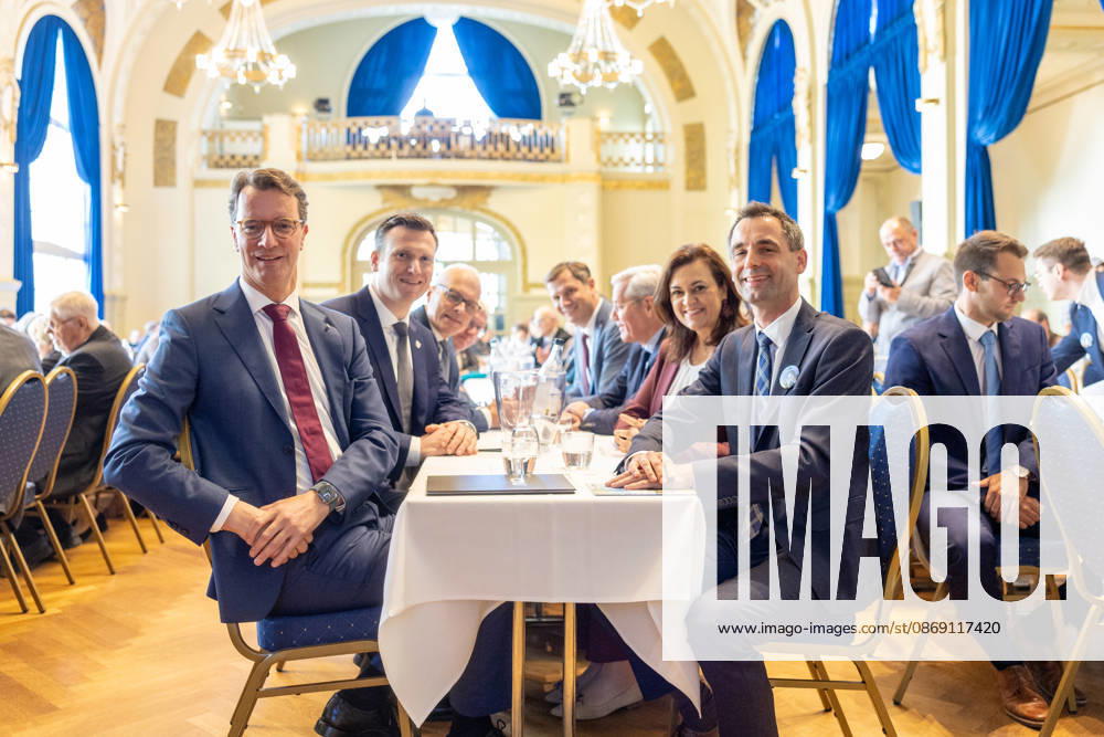 Festakt zu 150 Jahren Adenauer und 80 Jahren CDU Bad Honnef - 10.10.26 NRW Ministerpräsident Hendrik WÜST (CDU), Bürgermeister der Stadt Bad Honnef Philipp HERZOG (CDU), Oliver Krauß, Björn FRANKEN (MdL, CDU), Norbert RÖTTGEN (MdB, CDU), Generalsekretärin der CDU Deutschlands Franziska HOPPERMANN (CDU), MdB, Jonathan GRUNWALD (MdL, CDU) - Festakt zu 150 Jahren Konrad Adenauer und 80 Jahren CDU Bad Honnef im Kursaal in Bad Honnef. Adenauer, der erste Bundeskanzler, wurde am 5. Januar 1876 geboren und lebte in Rhöndorf. Die CDU Bad Honnef feierte ihr 80-jähriges Bestehen. Bad Honnef Kursaal Nordrhein-Westfalen Deutschland
