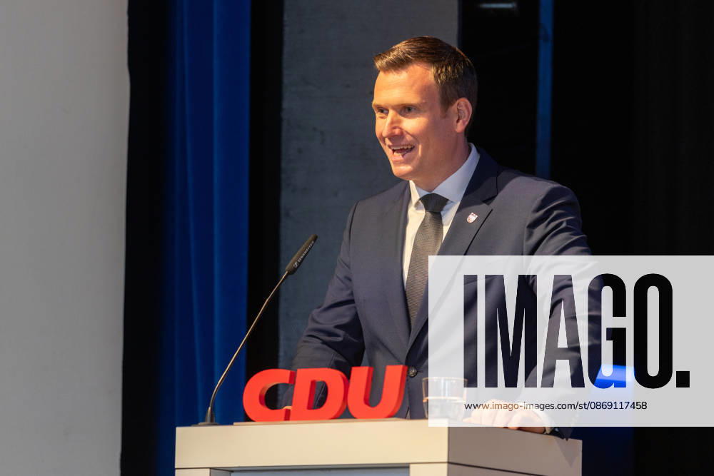 Festakt zu 150 Jahren Adenauer und 80 Jahren CDU Bad Honnef - 10.10.26 Rede von Bürgermeister der Stadt Bad Honnef Philipp HERZOG (CDU) - Festakt zu 150 Jahren Konrad Adenauer und 80 Jahren CDU Bad Honnef im Kursaal in Bad Honnef. Adenauer, der erste Bundeskanzler, wurde am 5. Januar 1876 geboren und lebte in Rhöndorf. Die CDU Bad Honnef feierte ihr 80-jähriges Bestehen. Bad Honnef Kursaal Nordrhein-Westfalen Deutschland