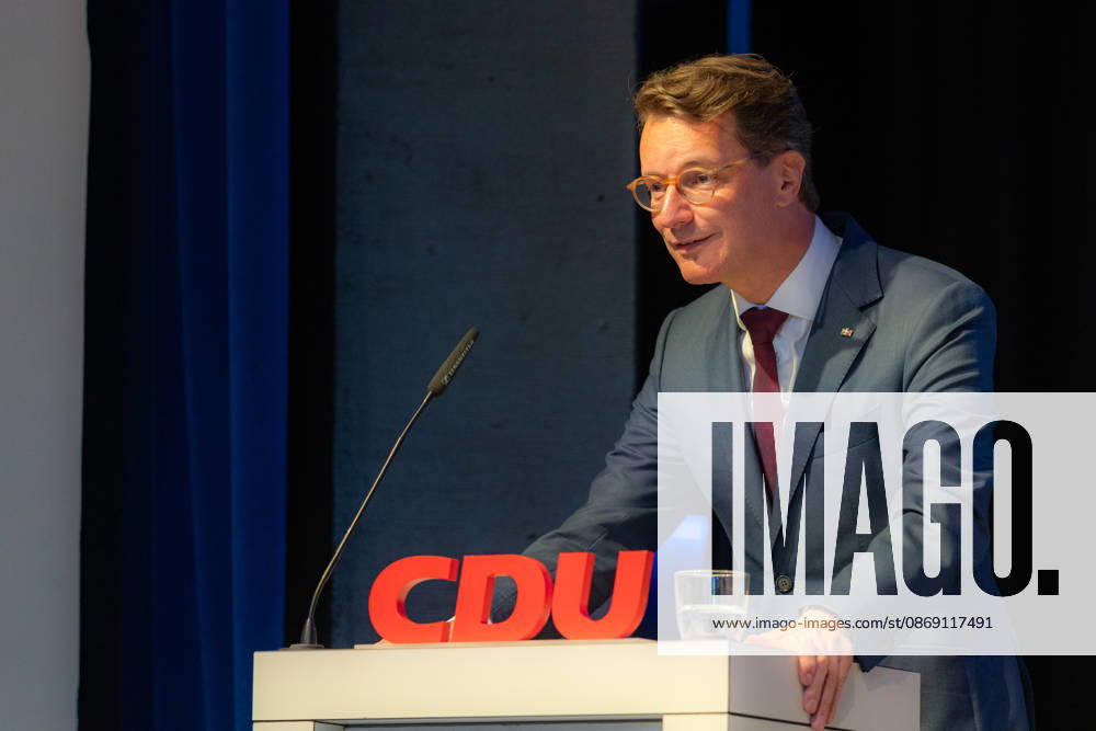 Festakt zu 150 Jahren Adenauer und 80 Jahren CDU Bad Honnef - 10.10.26 Rede von NRW Ministerpräsident Hendrik WÜST (CDU) - Festakt zu 150 Jahren Konrad Adenauer und 80 Jahren CDU Bad Honnef im Kursaal in Bad Honnef. Adenauer, der erste Bundeskanzler, wurde am 5. Januar 1876 geboren und lebte in Rhöndorf. Die CDU Bad Honnef feierte ihr 80-jähriges Bestehen. Bad Honnef Kursaal Nordrhein-Westfalen Deutschland