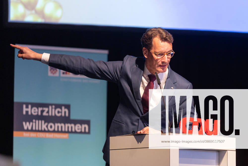 Festakt zu 150 Jahren Adenauer und 80 Jahren CDU Bad Honnef - 10.10.26 Rede von NRW Ministerpräsident Hendrik WÜST (CDU) - Festakt zu 150 Jahren Konrad Adenauer und 80 Jahren CDU Bad Honnef im Kursaal in Bad Honnef. Adenauer, der erste Bundeskanzler, wurde am 5. Januar 1876 geboren und lebte in Rhöndorf. Die CDU Bad Honnef feierte ihr 80-jähriges Bestehen. Bad Honnef Kursaal Nordrhein-Westfalen Deutschland