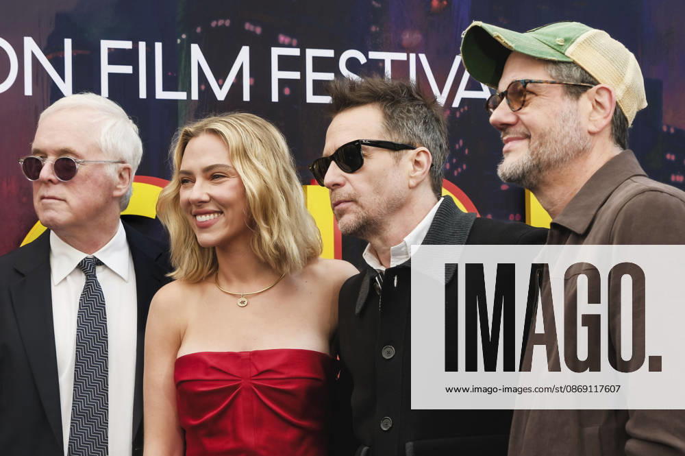 Brad Bird, Scarlett Johansson, Sam Rockwell und Michael Giacchino bei der Premiere des Netflix-Animationsfilms Ray Gunn auf dem 70. BFI London Film Festival 2026 in der Royal Festival Hall. London