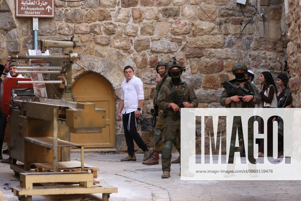 Israeli settlers raid Hebron in the West Bank HEBRON, PALESTINE, WEST BANK - OCTOBER 10: Israeli settlers, under the protection of Israeli forces, raid the Old City area of Hebron in the southern West Bank, Palestine, on October 10, 2026. During the raid, Israeli forces block entry and exit points, restricting the movement of Palestinians in the area. Wisam Hashlamoun Anadolu Hebron West Bank. Editorial use only. Please get in touch for any other usage.