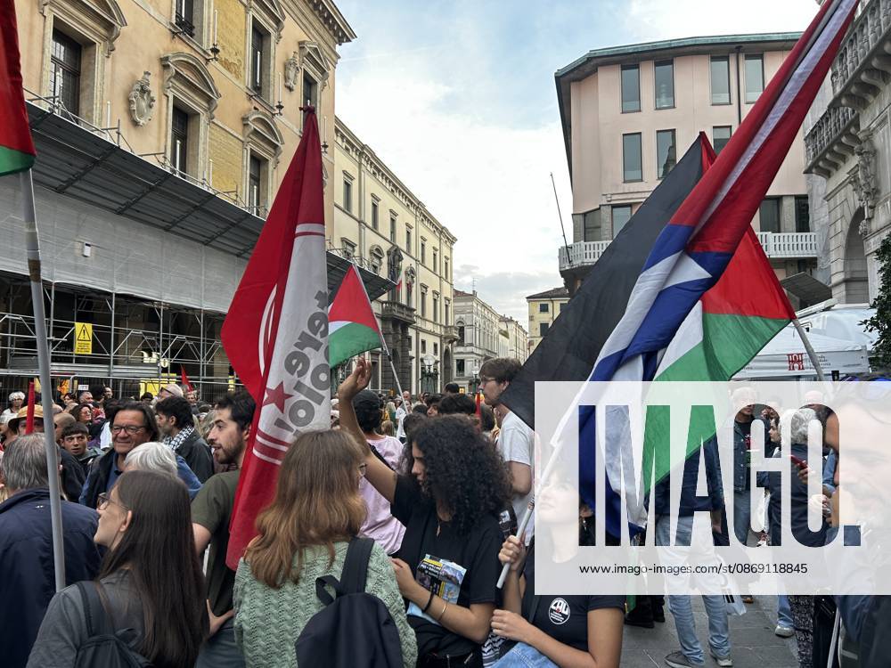 News - Pro-Palestine march in Padua Pro-Palestine march in Padua during Pro-Palestine march in Padua, News in Padua, Italy, October 10 2026 Padua Padua Italy