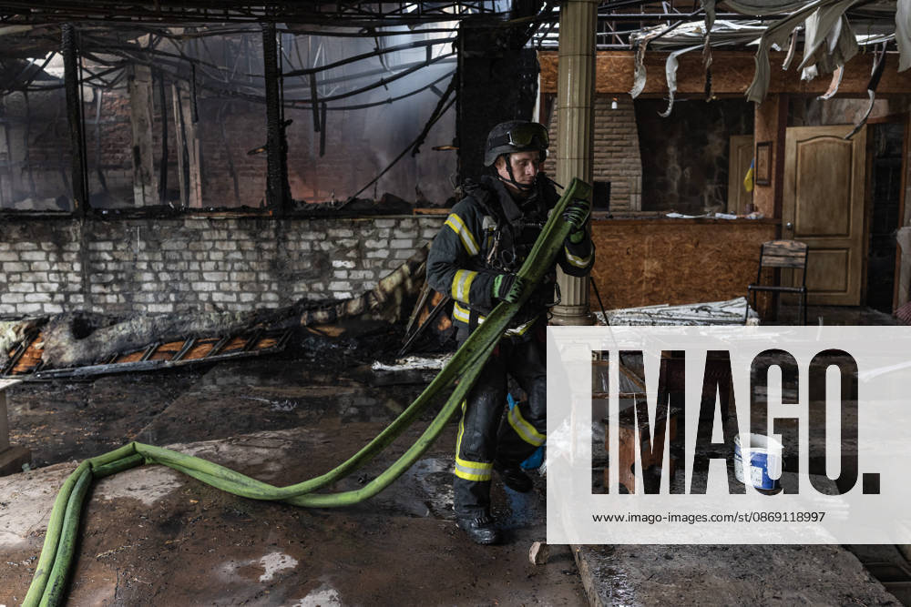 Ukrainian firefighters battle blaze after Russian drone strike in Kramatorsk KRAMATORSK, UKRAINE - OCTOBER 10: Ukrainian firefighters put out a fire in a commercial building following a strike by a Russian FPV drone and under threat from further drone attacks, in Kramatrosk, Ukraine, on October 10, 2026. Diego Herrera Carcedo Anadolu Kramatorsk Ukraine. Editorial use only. Please get in touch for any other usage.