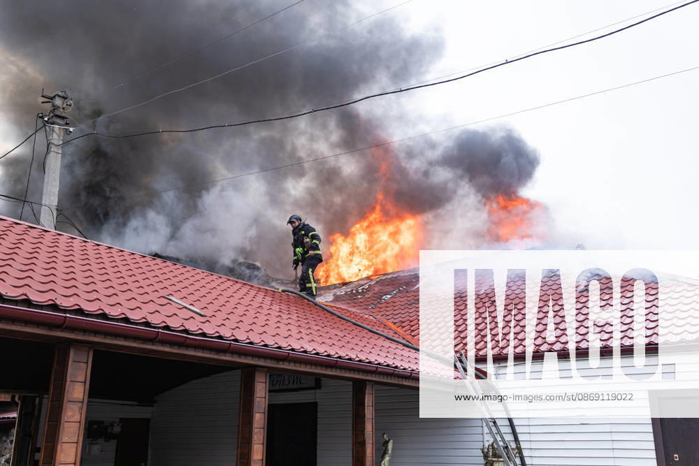 Ukrainian firefighters battle blaze after Russian drone strike in Kramatorsk KRAMATORSK, UKRAINE - OCTOBER 10: Ukrainian firefighters put out a fire in a commercial building following a strike by a Russian FPV drone and under threat from further drone attacks, in Kramatrosk, Ukraine, on October 10, 2026. Diego Herrera Carcedo Anadolu Kramatorsk Ukraine. Editorial use only. Please get in touch for any other usage.