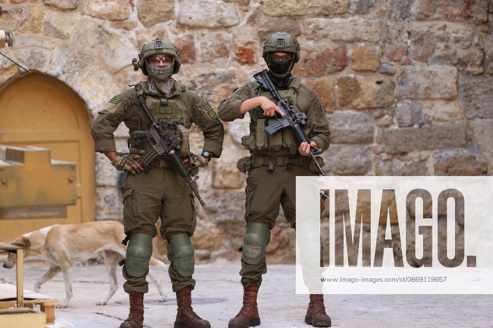 Jewish Settlers Enter Hebron s Old City Under Israeli Army Protection Jewish settlers enter the Old City of Hebron in the West Bank under the protection of Israeli army forces, on October 10, 2026. Photo by Mamoun Wazwaz apaimages Hebron West Bank Palestinian Territory 101026_Hebron_MW_00(24)
