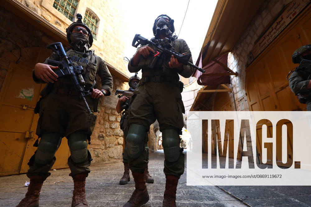 Jewish Settlers Enter Hebron s Old City Under Israeli Army Protection Jewish settlers enter the Old City of Hebron in the West Bank under the protection of Israeli army forces, on October 10, 2026. Photo by Mamoun Wazwaz apaimages Hebron West Bank Palestinian Territory 101026_Hebron_MW_00(4)