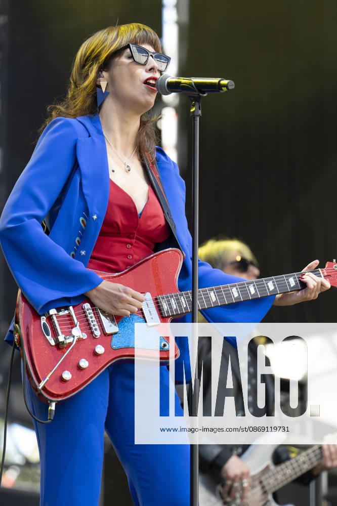 Singer Nat Simons performs during the Hispanidad Festival 2026 concert at the Plaza de Espana. Madrid Spain - ZUMAs197 20261010_aaa_s197_049