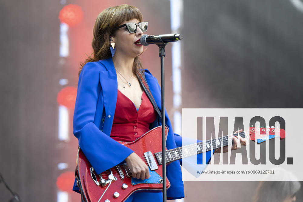 Singer Nat Simons performs during the Hispanidad Festival 2026 concert at the Plaza de Espana. Madrid Spain - ZUMAs197 20261010_aaa_s197_050