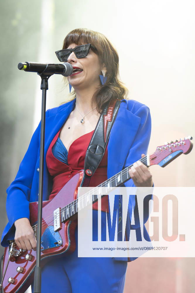 Singer Nat Simons performs during the Hispanidad Festival 2026 concert at the Plaza de Espana. Madrid Spain - ZUMAs197 20261010_aaa_s197_053