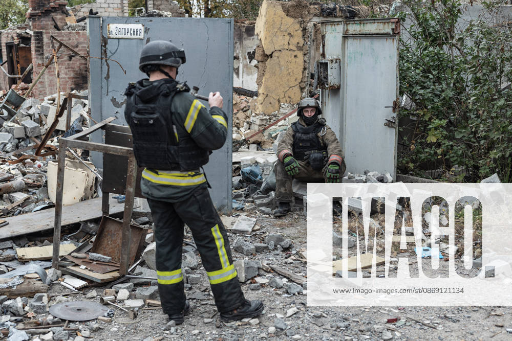 Aftermath of Russian FPV drone attack in Kramatorsk KRAMATORSK, UKRAINE - OCTOBER 10: Ukrainian firefighters rest next to a destroyed house whilst extinguishing a fire in a commercial building following the strike of a Russian FPV drone, in Kramatrosk, Ukraine, 10 October 2026 Diego Herrera Carcedo Anadolu Kramatorsk Ukraine. Editorial use only. Please get in touch for any other usage.