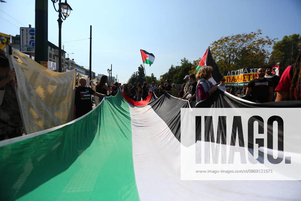 Demonstrators carry a large Palestinian flag during a march in solidarity with the Palestinian people. Athens GREECE - ZUMAx103 20261010_zip_x103_001