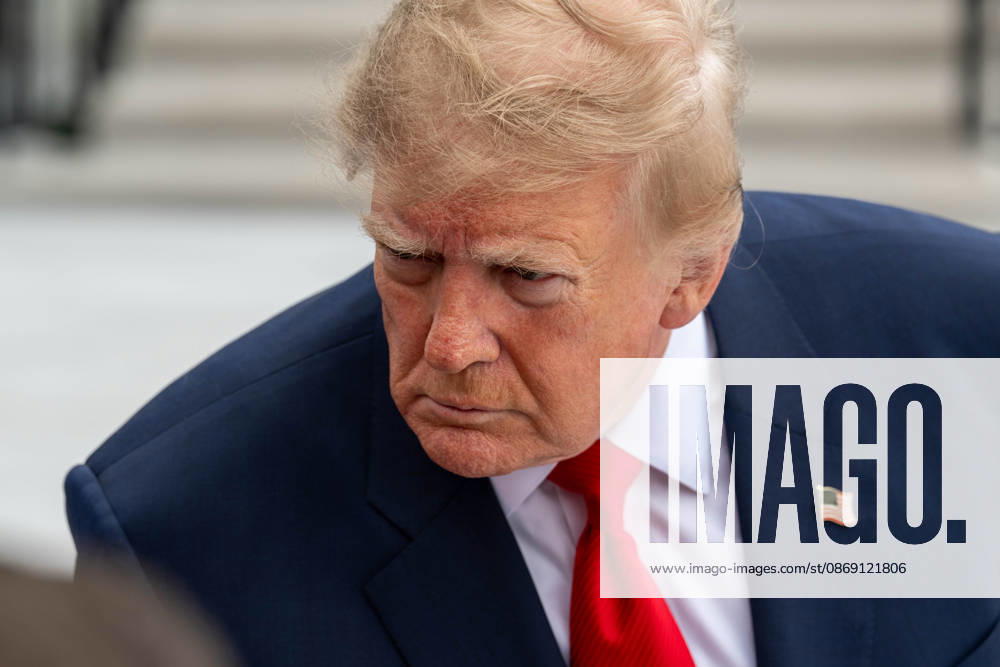 President DONALD TRUMP speaks to members of the media on the South Lawn of the White House before departing for Clarksville, Tennessee, where he is scheduled to attend a campaign rally in support of Republican candidates ahead of the November midterm elections. Washington United States - ZUMAk206 20261010_znp_k206_022
