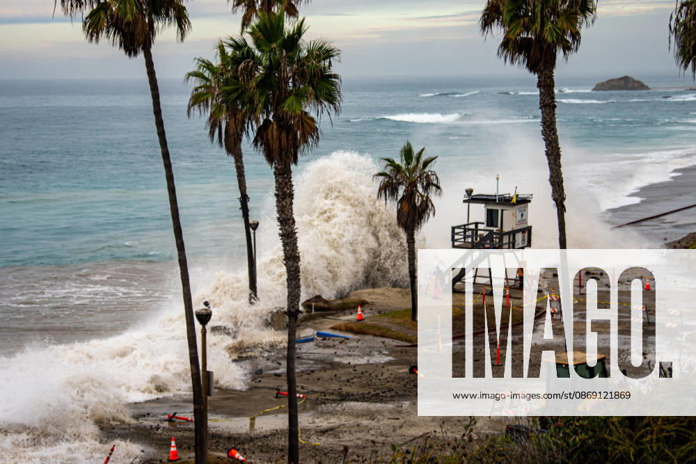 Aliso Beach in Laguna Beach, California, Sustains Erosion from Heavy Swells on October 10, 2026. Laguna Beach USA - ZUMAg219 20261010_znp_g219_013
