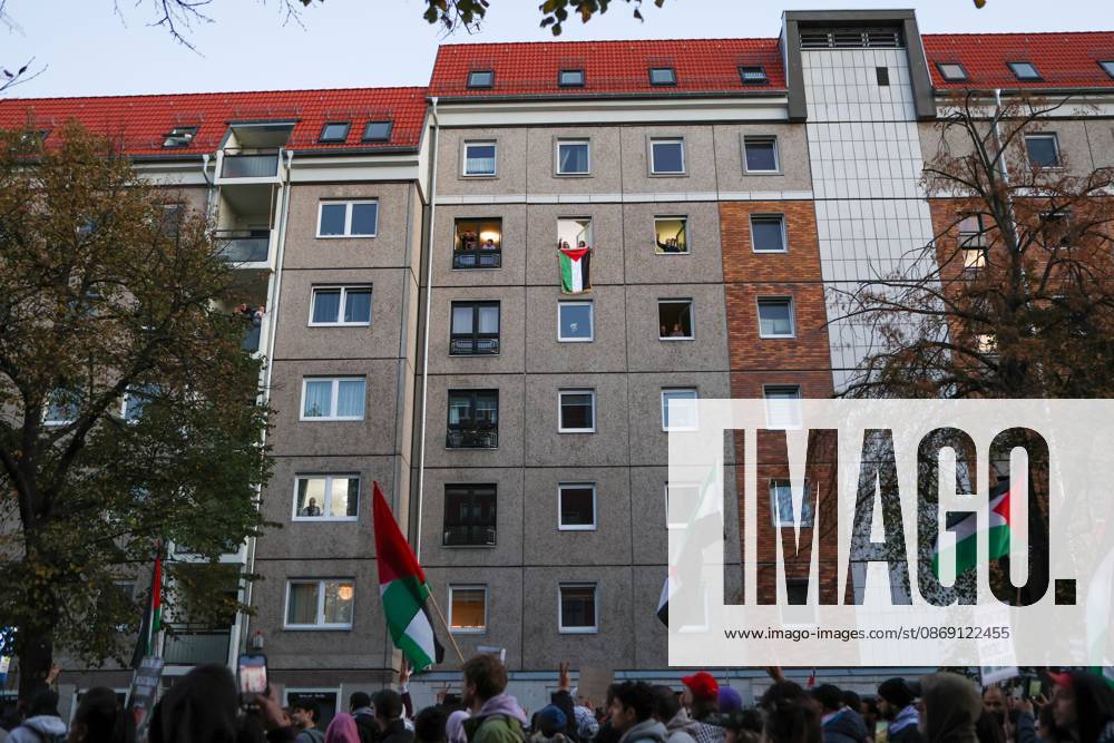 United4Palestine Rally in Berlin BERLIN, GERMANY, OCTOBER 10, 2026: Thousands of demonstrators take part in the United4Palestine rally under the slogan No Peace on Stolen Land in Berlin. Police estimated that around 3,500 people participated in the demonstration, which took place amid extensive security measures and a large police presence. Pro-Israeli counter-protests were also held nearby, with participants expressing opposing views on the Israeli-Palestinian conflict. Berlin Berlin Germany