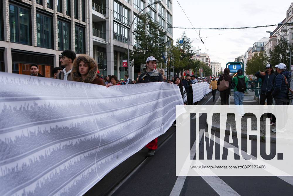United4Palestine Rally in Berlin BERLIN, GERMANY, OCTOBER 10, 2026: Thousands of demonstrators take part in the United4Palestine rally under the slogan No Peace on Stolen Land in Berlin. Police estimated that around 3,500 people participated in the demonstration, which took place amid extensive security measures and a large police presence. Pro-Israeli counter-protests were also held nearby, with participants expressing opposing views on the Israeli-Palestinian conflict. Berlin Berlin Germany