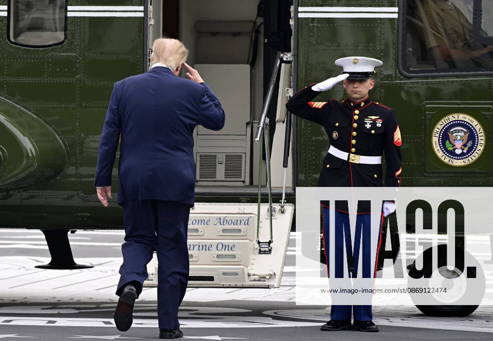 DC: Trump Departs for Clarksville, TN United States President Donald J Trump salutes the Marine Guard as he departs the South Lawn of the White House in Washington, DC, USA, en route Clarksville, Tennessee on Saturday, October 10, 2026. The President will participate in a campaign rally for Tennessee Republican candidates on the ballot in November. Credit: Ron Sachs Pool via CNP Washington District of Columbia United States