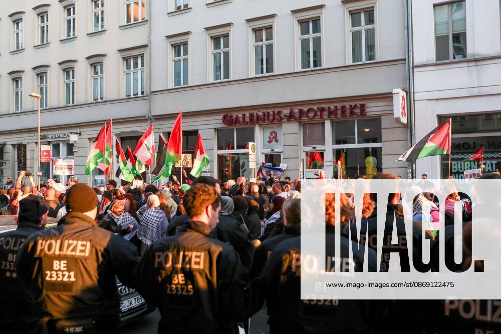 United4Palestine Rally in Berlin BERLIN, GERMANY, OCTOBER 10, 2026: Thousands of demonstrators take part in the United4Palestine rally under the slogan No Peace on Stolen Land in Berlin. Police estimated that around 3,500 people participated in the demonstration, which took place amid extensive security measures and a large police presence. Pro-Israeli counter-protests were also held nearby, with participants expressing opposing views on the Israeli-Palestinian conflict. Berlin Berlin Germany