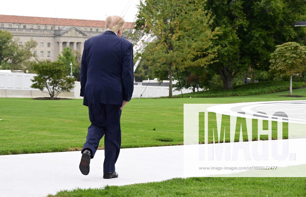 DC: Trump Departs for Clarksville, TN United States President Donald J Trump walks to Marine One as he departs the South Lawn of the White House in Washington, DC, USA, en route Clarksville, Tennessee on Saturday, October 10, 2026. The President will participate in a campaign rally for Tennessee Republican candidates on the ballot in November. Credit: Ron Sachs Pool via CNP Washington District of Columbia United States