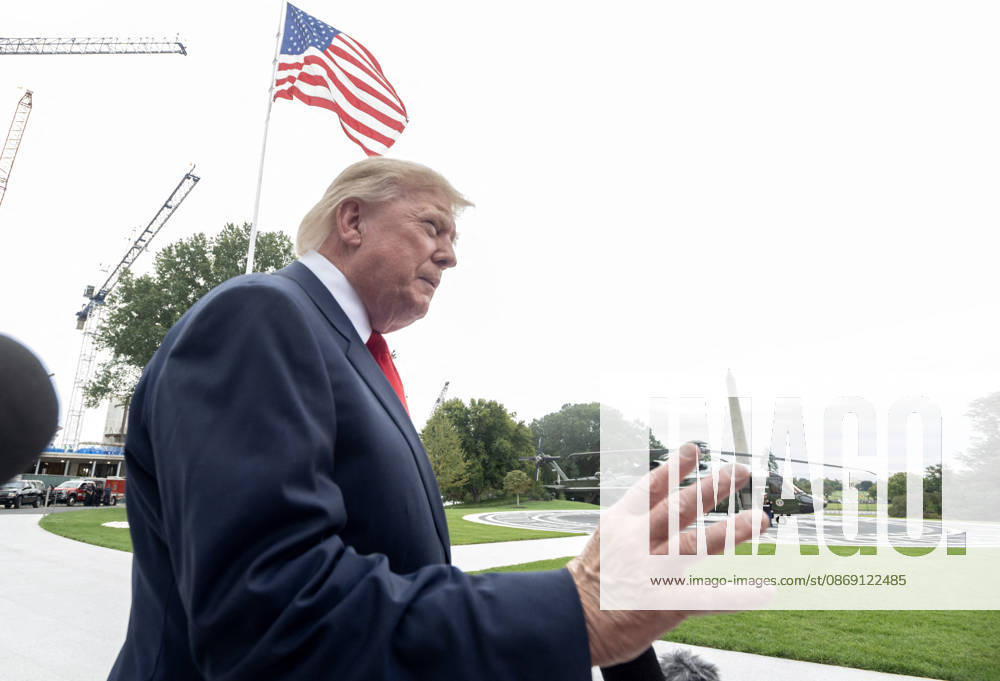 DC: Trump Departs for Clarksville, TN United States President Donald J Trump speaks to the media prior to departing the South Lawn of the White House in Washington, DC, USA, en route Clarksville, Tennessee on Saturday, October 10, 2026. The President will participate in a campaign rally for Tennessee Republican candidates on the ballot in November. Credit: Ron Sachs Pool via CNP Washington District of Columbia United States