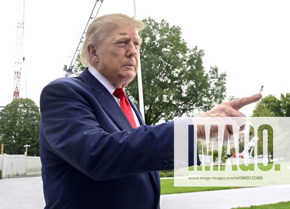 DC: Trump Departs for Clarksville, TN United States President Donald J Trump speaks to the media prior to departing the South Lawn of the White House in Washington, DC, USA, en route Clarksville, Tennessee on Saturday, October 10, 2026. The President will participate in a campaign rally for Tennessee Republican candidates on the ballot in November. Credit: Ron Sachs Pool via CNP Washington District of Columbia United States