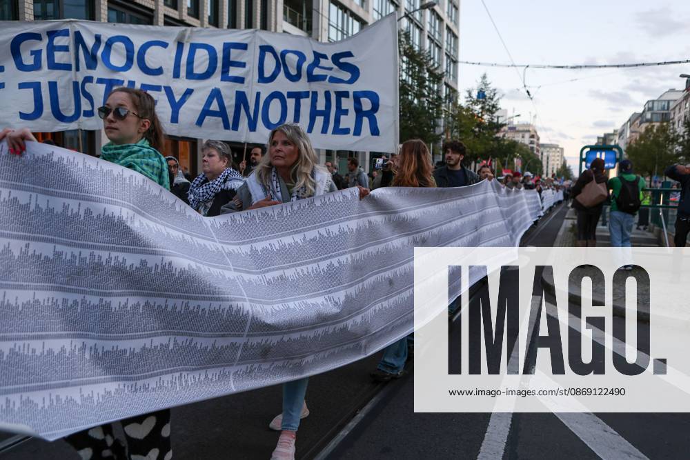United4Palestine Rally in Berlin BERLIN, GERMANY, OCTOBER 10, 2026: Thousands of demonstrators take part in the United4Palestine rally under the slogan No Peace on Stolen Land in Berlin. Police estimated that around 3,500 people participated in the demonstration, which took place amid extensive security measures and a large police presence. Pro-Israeli counter-protests were also held nearby, with participants expressing opposing views on the Israeli-Palestinian conflict. Berlin Berlin Germany