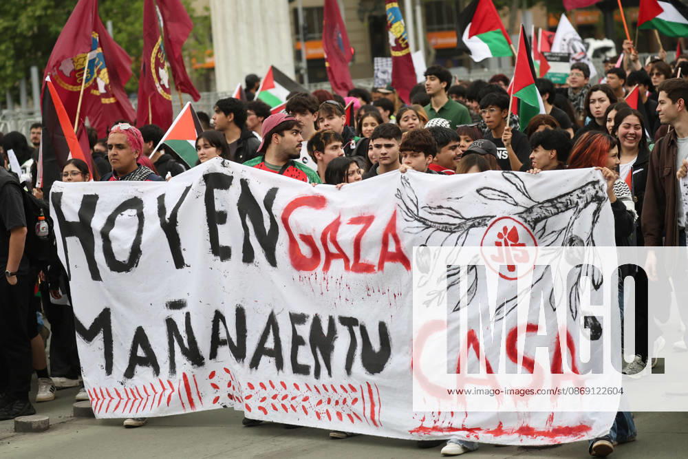 Santiago, October 10, 2026: March for Palestine organized by the Global Action for Palestine (GAFP) alliance along Alameda Street in downtown Santiago. Dragomir Yankovic, Aton Chile, Santiago, Chile. Aton 1198361