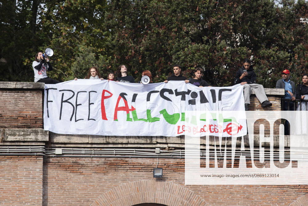 Foto IPP Diego Nangano Cappello Roma 10-10-2026 Manifestazione Pro Palestina nella foto: manifestanti con striscione per la palestina Italy Photo Press - World Copyright