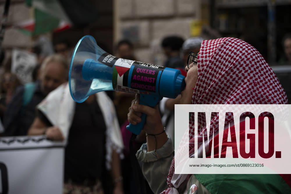 Foto IPP Diego Nangano Cappello Roma 10-10-2026 Manifestazione Pro Palestina nella foto: un particolare della manifestazione Italy Photo Press - World Copyright