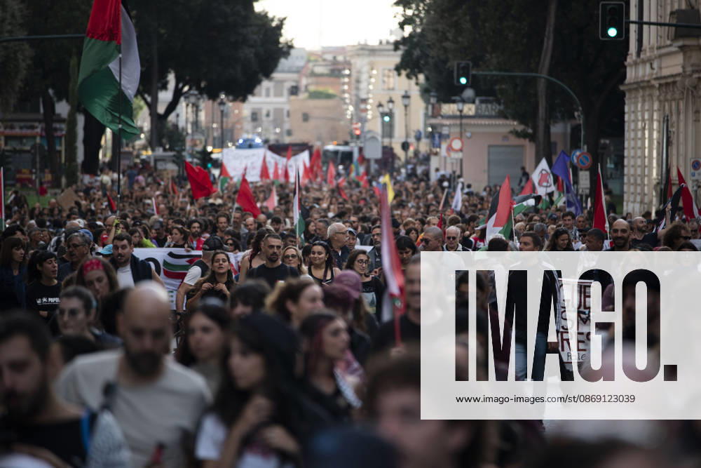 Foto IPP Diego Nangano Cappello Roma 10-10-2026 Manifestazione Pro Palestina nella foto: manifestanti Italy Photo Press - World Copyright