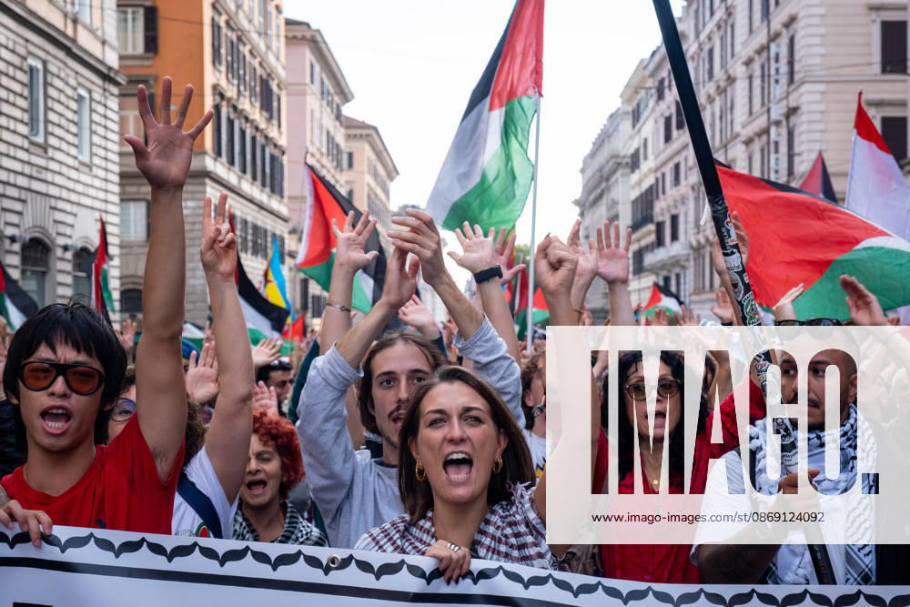 Thousands of people take to the streets of the capital to march in solidarity with Gaza and the Palestinians, and to call for the unblocking of humanitarian aid entering the Strip. Rome Italy - ZUMAg256 20261010_znp_g256_011