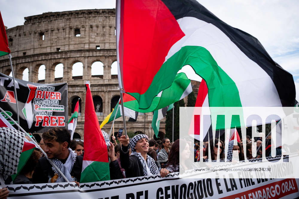 Thousands of people take to the streets of the capital to march in solidarity with Gaza and the Palestinians, and to call for the unblocking of humanitarian aid entering the Strip. Rome Italy - ZUMAg256 20261010_znp_g256_006