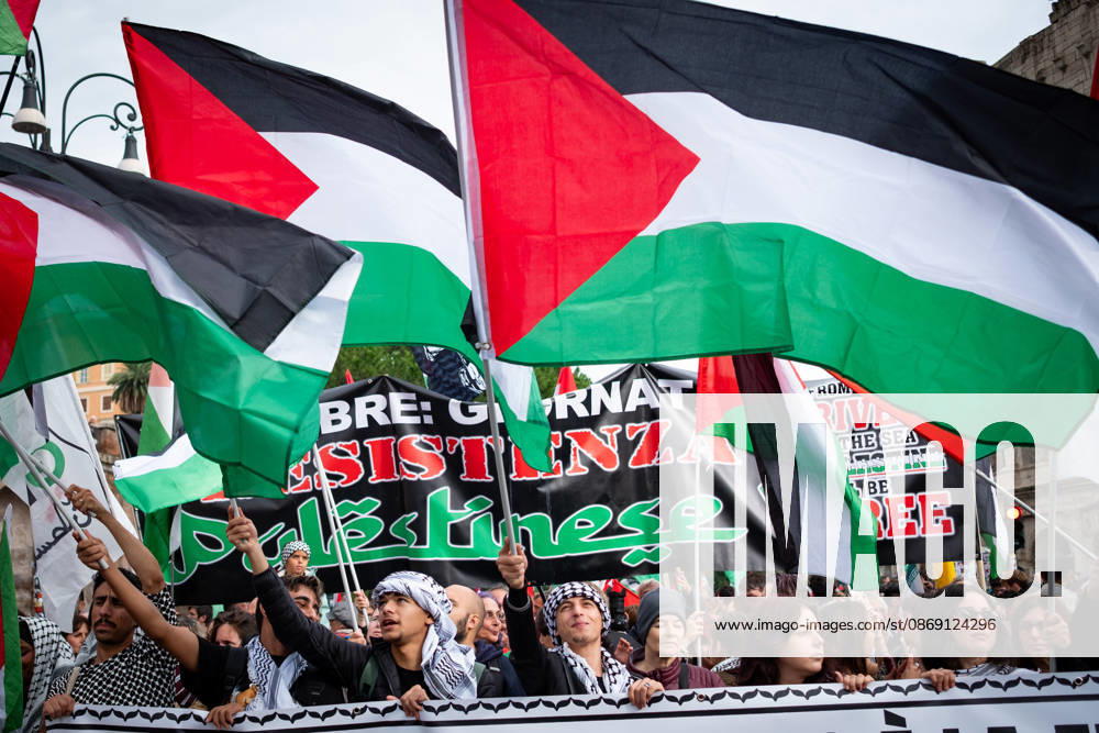 Thousands of people take to the streets of the capital to march in solidarity with Gaza and the Palestinians, and to call for the unblocking of humanitarian aid entering the Strip. Rome Italy - ZUMAg256 20261010_znp_g256_002