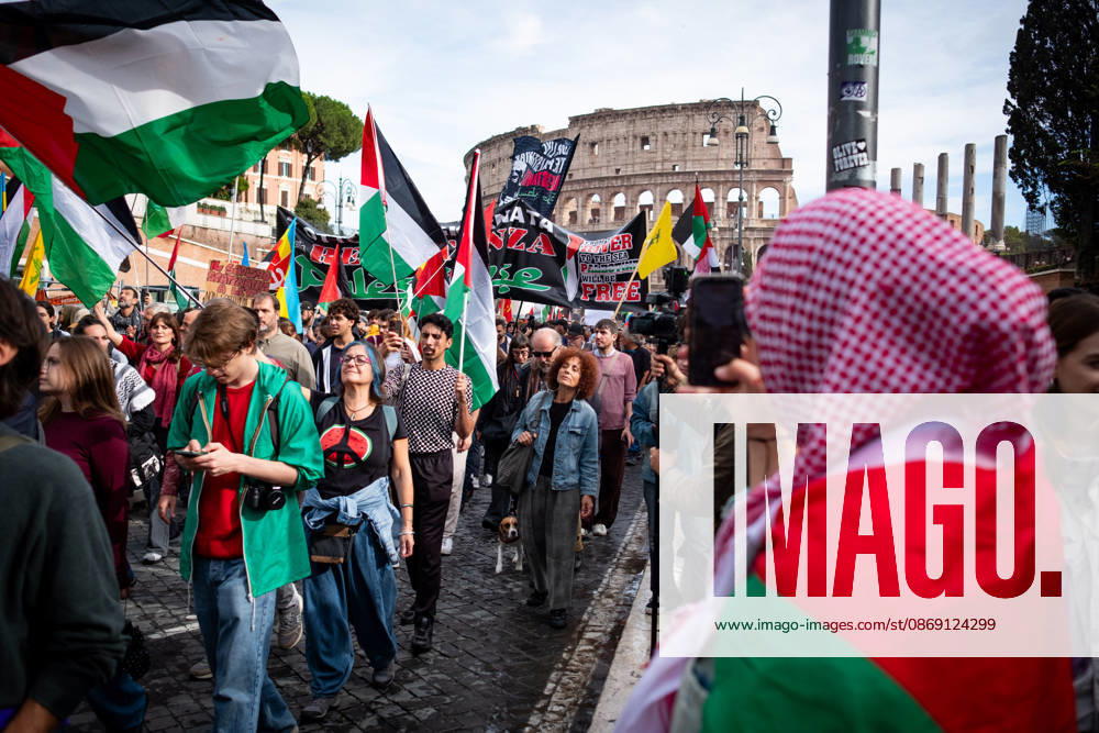 Thousands of people take to the streets of the capital to march in solidarity with Gaza and the Palestinians, and to call for the unblocking of humanitarian aid entering the Strip. Rome Italy - ZUMAg256 20261010_znp_g256_005