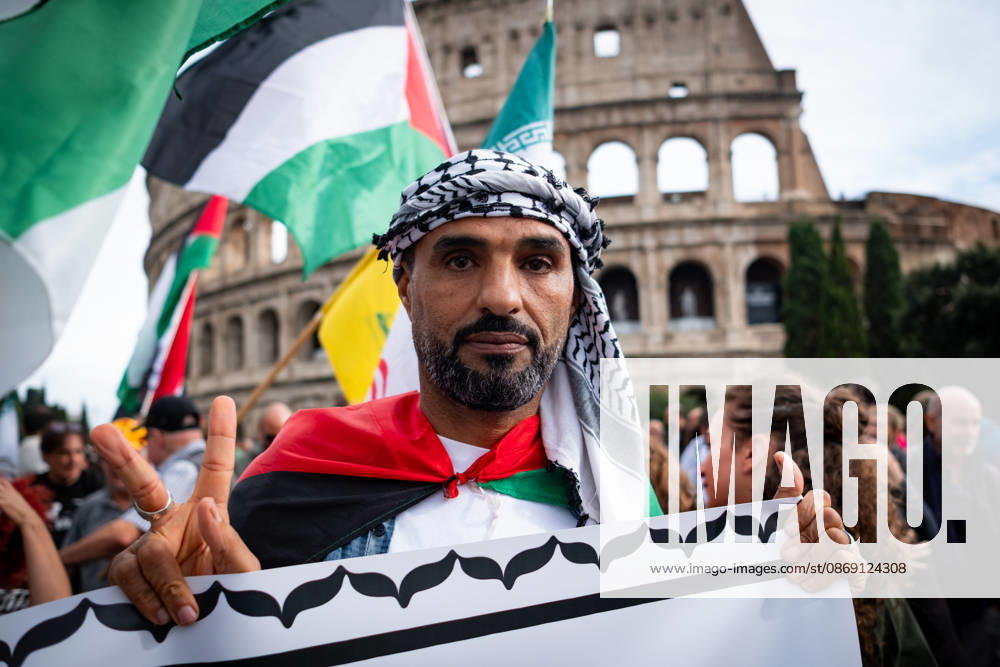 Thousands of people take to the streets of the capital to march in solidarity with Gaza and the Palestinians, and to call for the unblocking of humanitarian aid entering the Strip. Rome Italy - ZUMAg256 20261010_znp_g256_014
